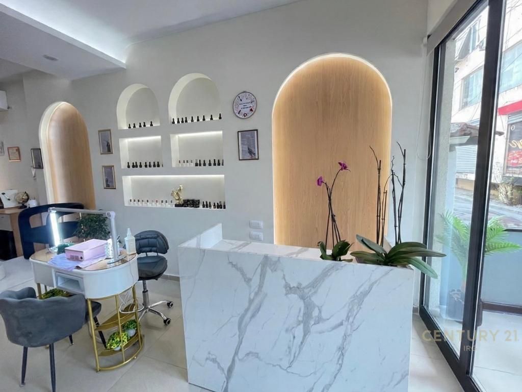 HAIRDRESSER/BEAUTY SPACE NEAR 21 DECEMBER