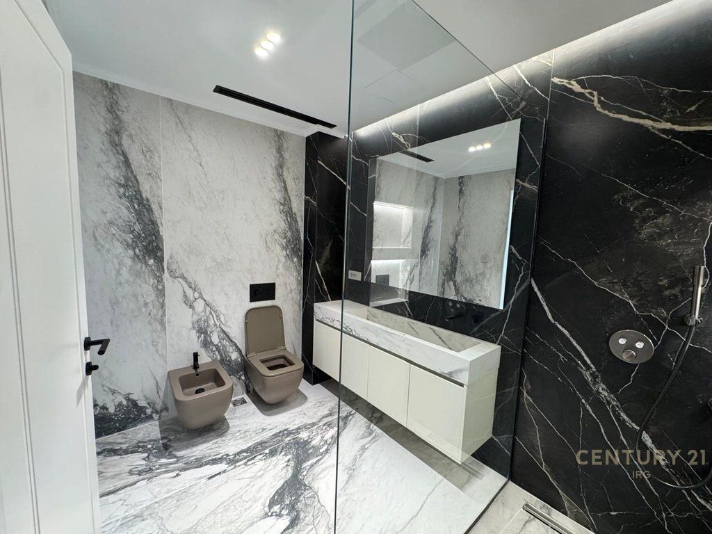 Appartamento di lusso 2+1 in affitto con una superficie di 239 m², presso il Lago Asciutto.