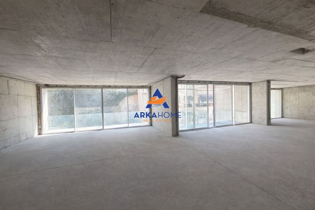 JEPET ZYRE ME QERA 265M2 "NE BLLOK" 9000 EURO (I DISKUTUESHEM)