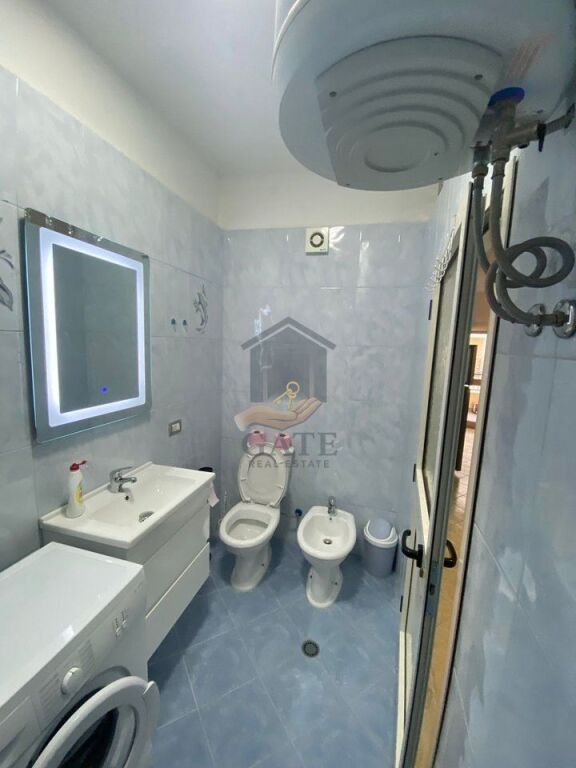 Jepet me qira apartament 2+1 + Post parkimi