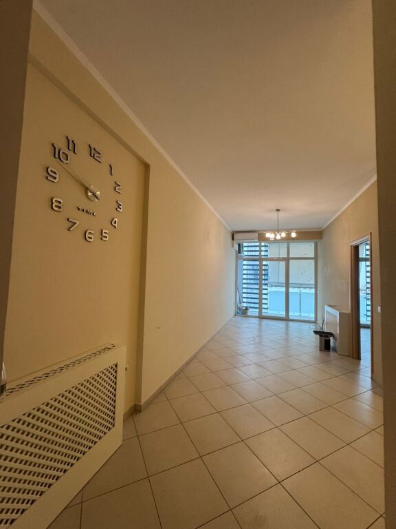 Shitet apartament 1+1