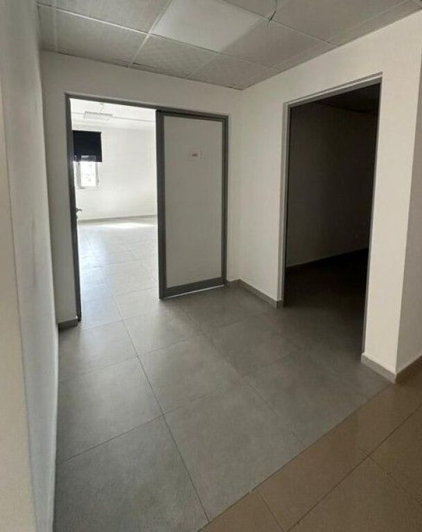 Affitto, edificio di 4 piani, Via Kavaja, Tirana.