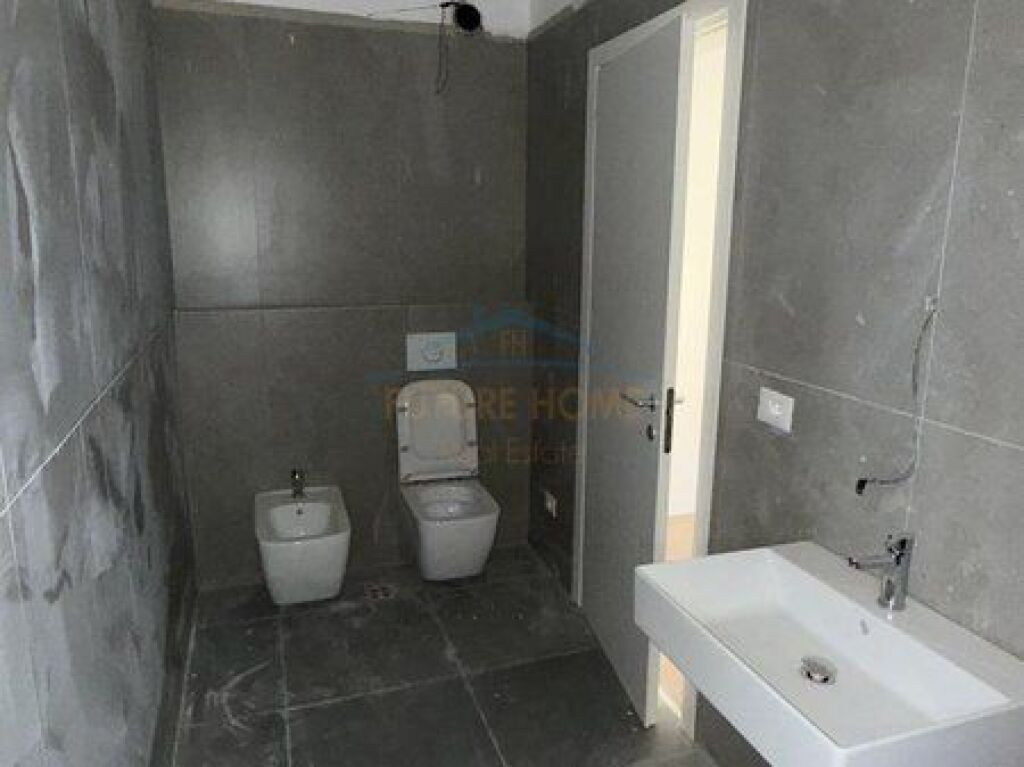 Shitet, Apartament 2+1+2, Komuna e Parisit, Tirane