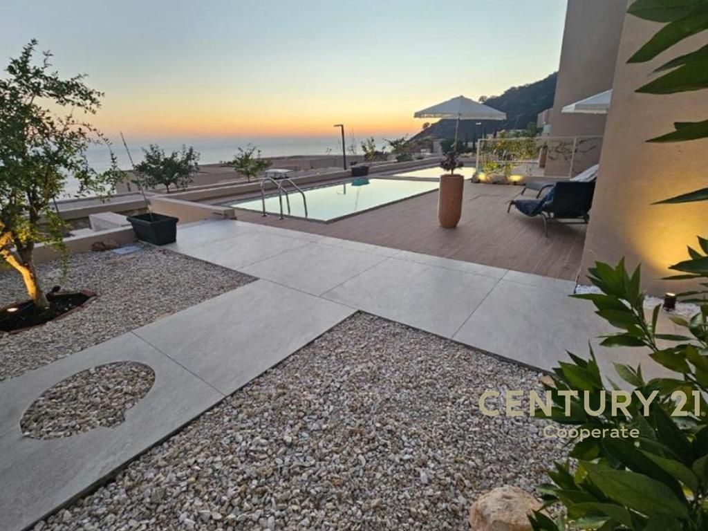 JEPET ME QERA SEZONALE - VILE NE GREEN COAST 1.