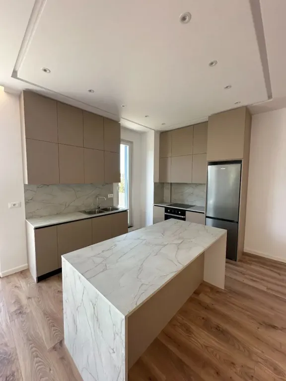 VILLA SU 4 PIANI CON CORTILE IN AFFITTO PRESSO IL COMPLESSO VICINO A TEG