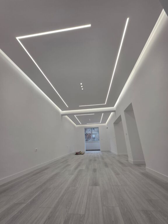 Locale commerciale in affitto in Via Barrikadave