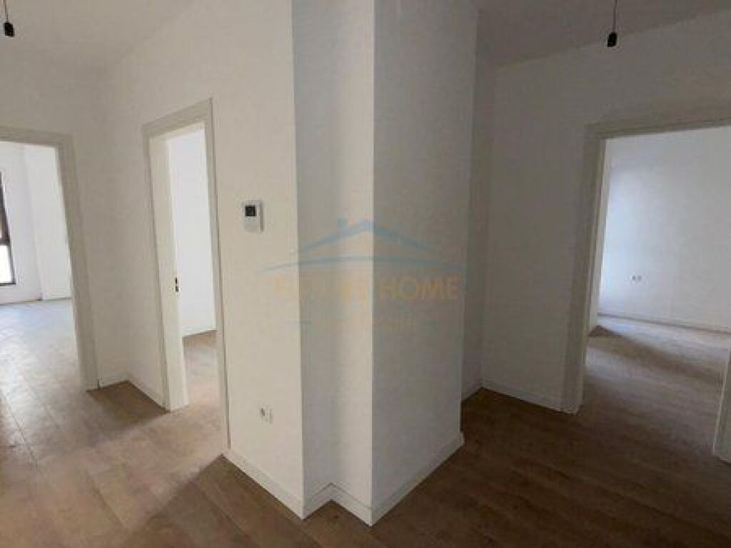 Shitet, Apartament 2+1+2, Komuna e Parisit, Tirane