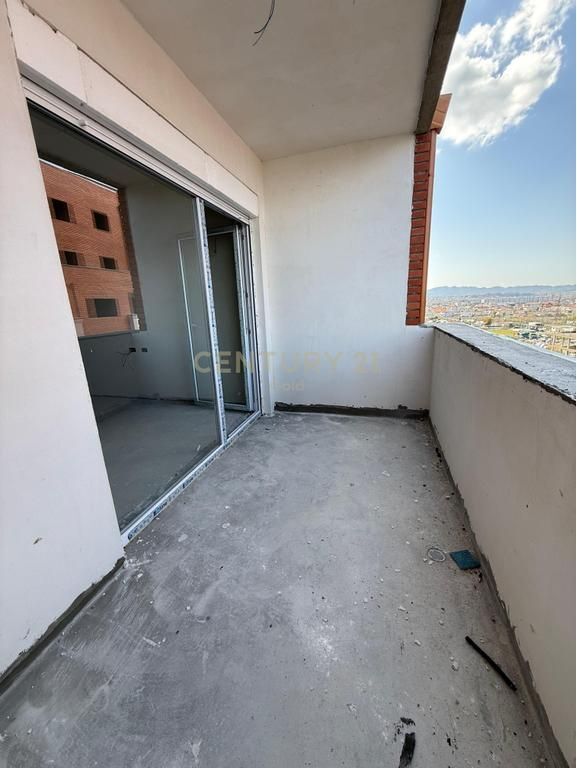 VENDESI APPARTAMENTO 3+1+2+POSTO AUTO PRESSO METROPOLITAN RESIDENCE A KAMEZ! (SIMA COM)