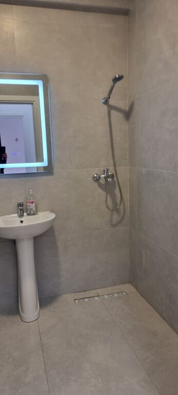 Apartament me qera 1+1 Astir