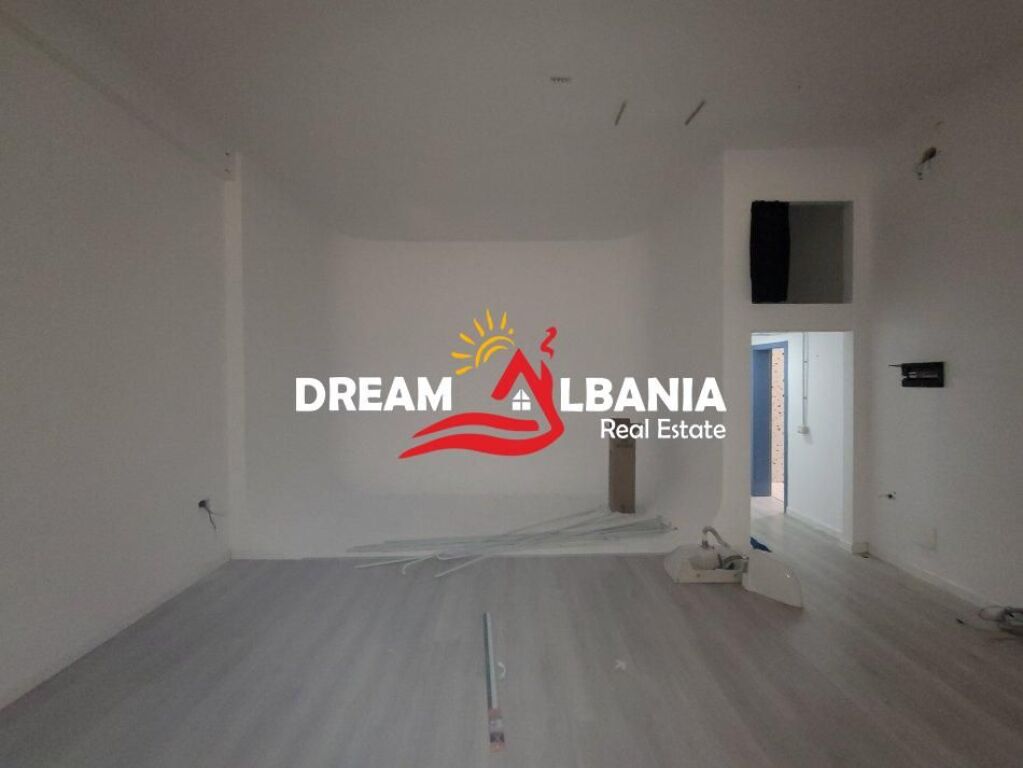 Locale in vendita in via Mihal Grameno, vicino a Viva Market, Tirana (ID 4171526)