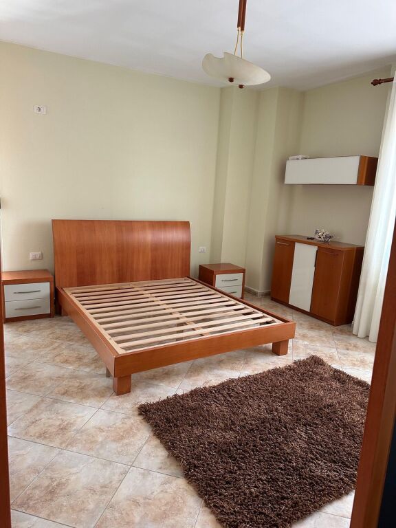 Jepet apartament me qera 1+1