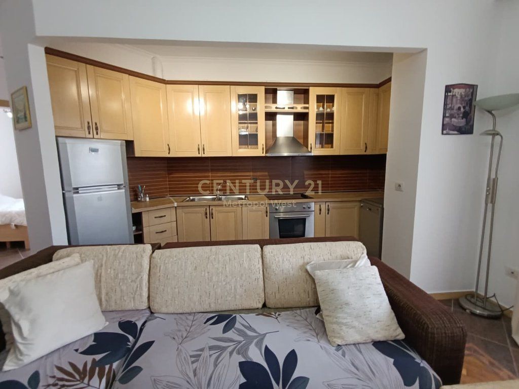 APARTAMENT ME QIRA 2+1 TEK RRUGA E ELBASANIT !