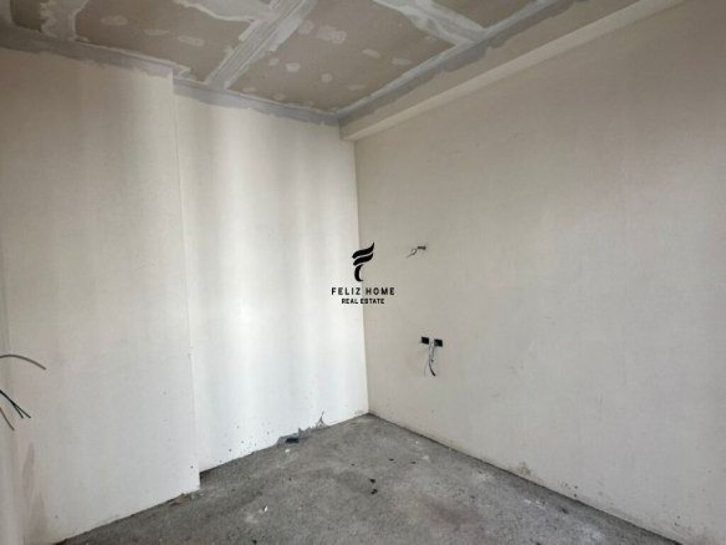 SHITET APARTAMENT 1+1 RRUGA E KAVAJES 120.000 EURO FH-65742