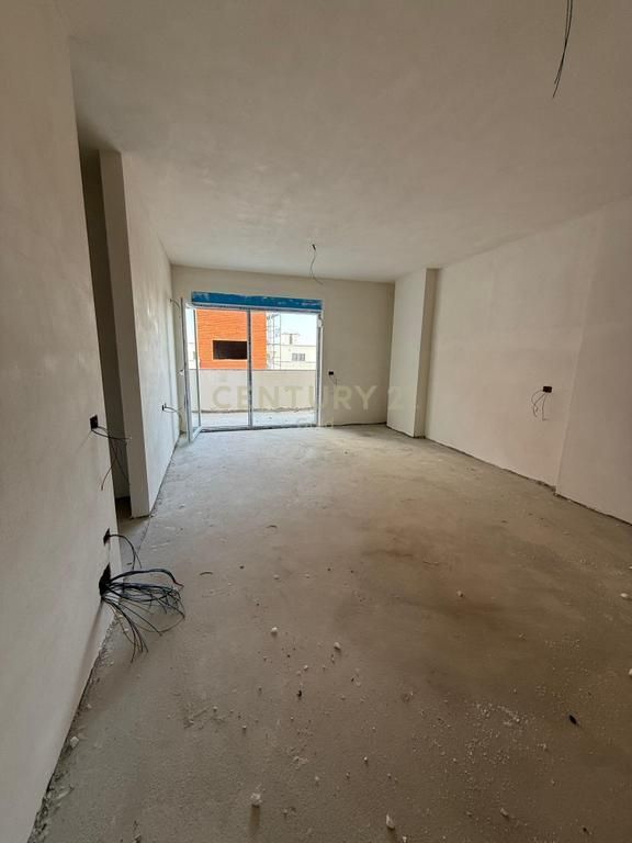 VENDESI APPARTAMENTO 3+1+2+POSTO AUTO AL METROPOLITAN RESIDENCE A KAMEZ! (SIMA COM)