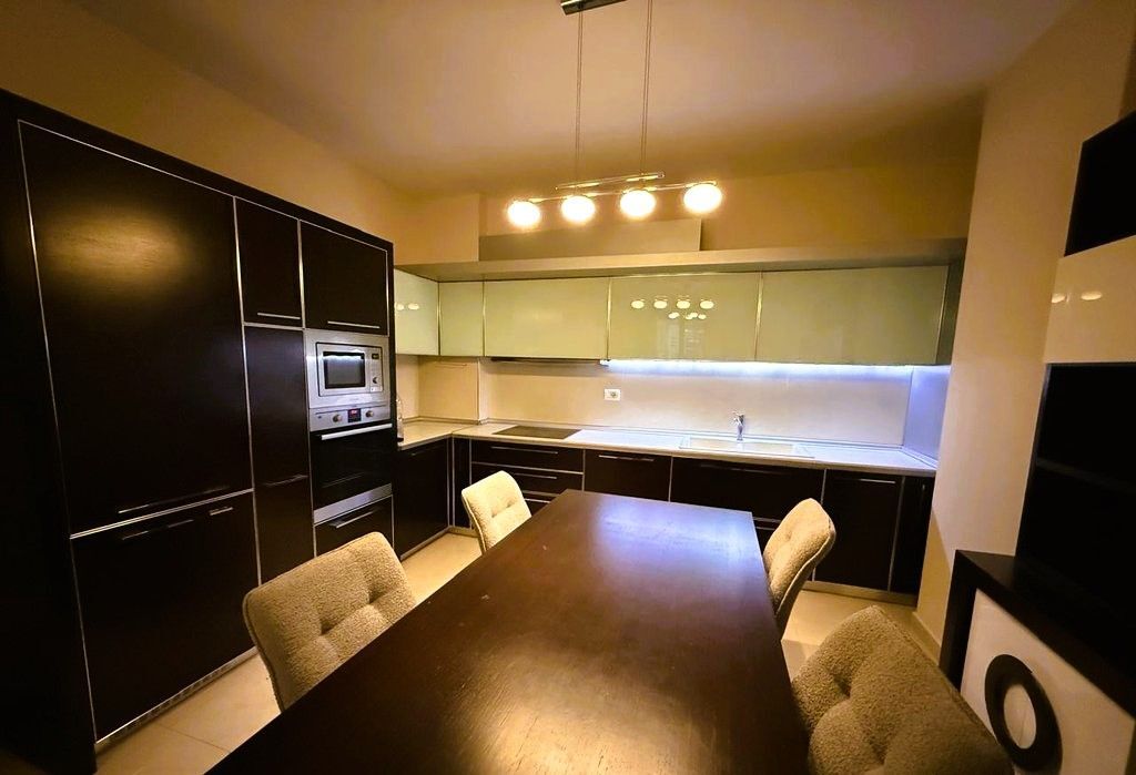 NEL COMUNE DI PARIGI SI AFFITTA APPARTAMENTO 2+1