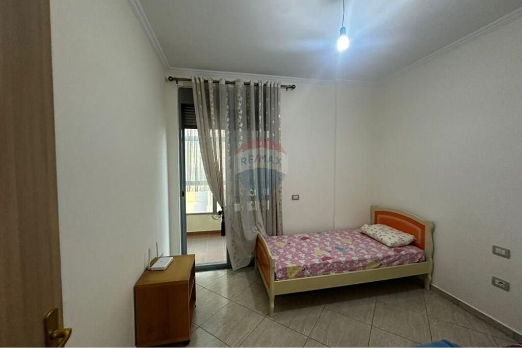 Apartament 2+1+2 me qera , prane Conad