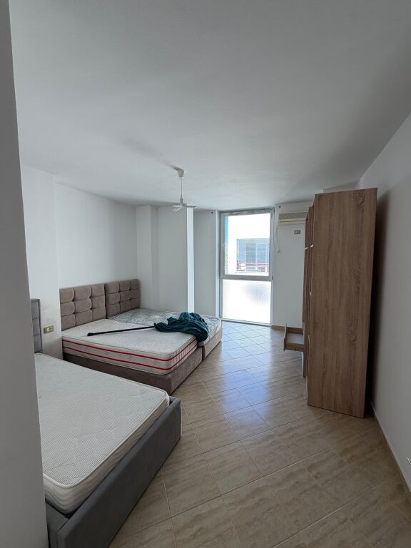 Shitet super apartament 1+1 pranë detit në zonën e Malit të Robit, në Golem. 🌊