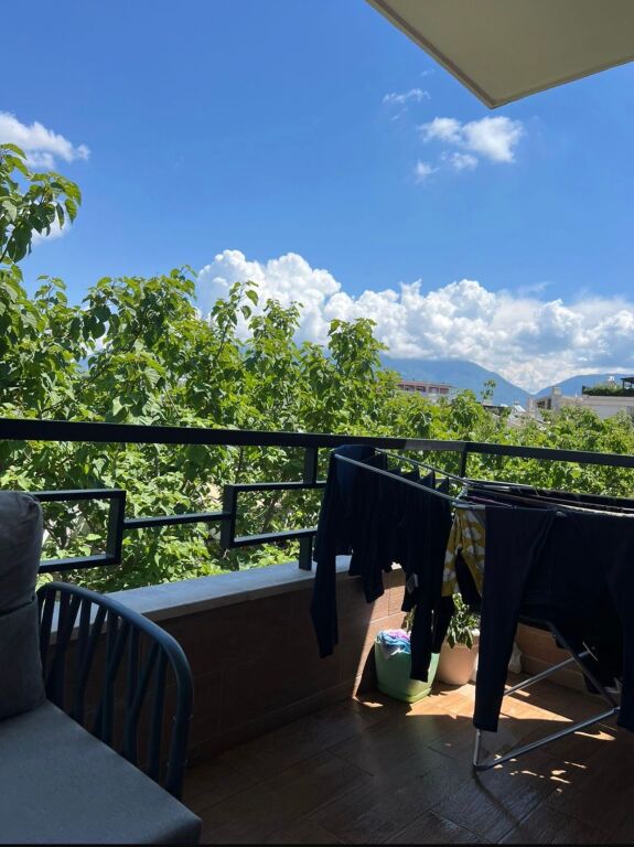 Shitet apartament 2+1+depo tek Kompleksi Fratari , Kopshti Botanik