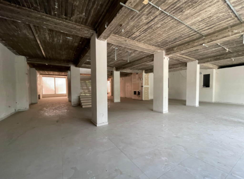 🏢 Ambient Komercial me Qera – Tek Mbikalimi i Komunës