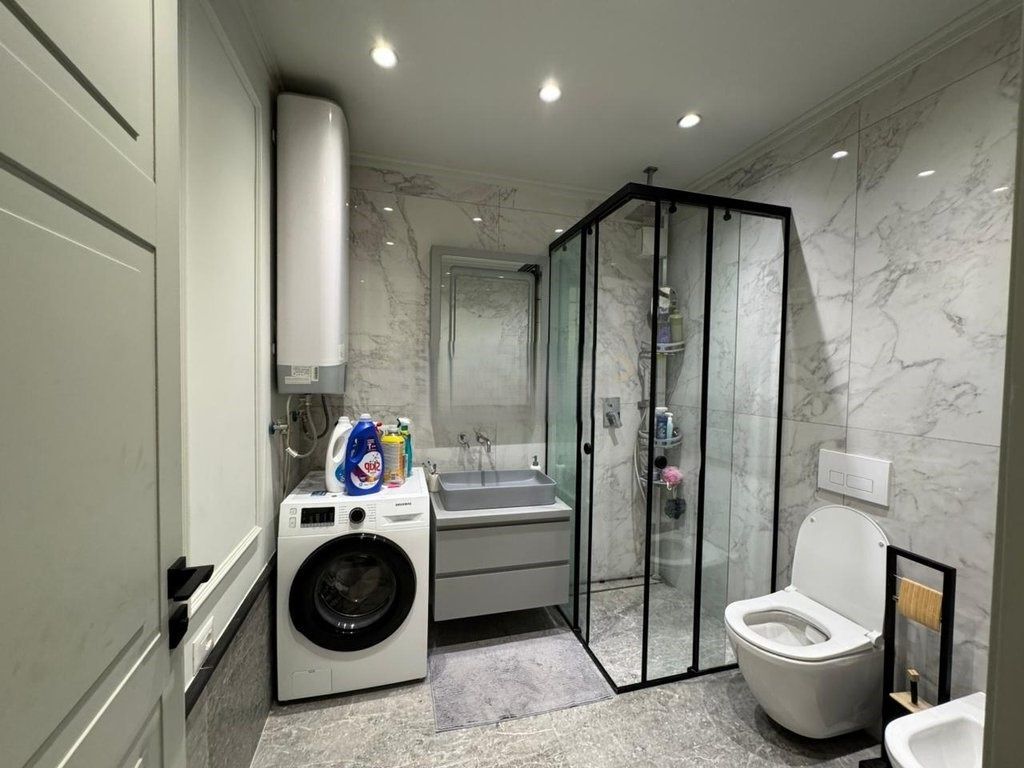 APARTAMENT PER SHITJE TEK VILA L !