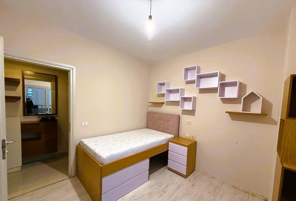 NEL COMUNE DI PARIGI SI AFFITTA APPARTAMENTO 2+1