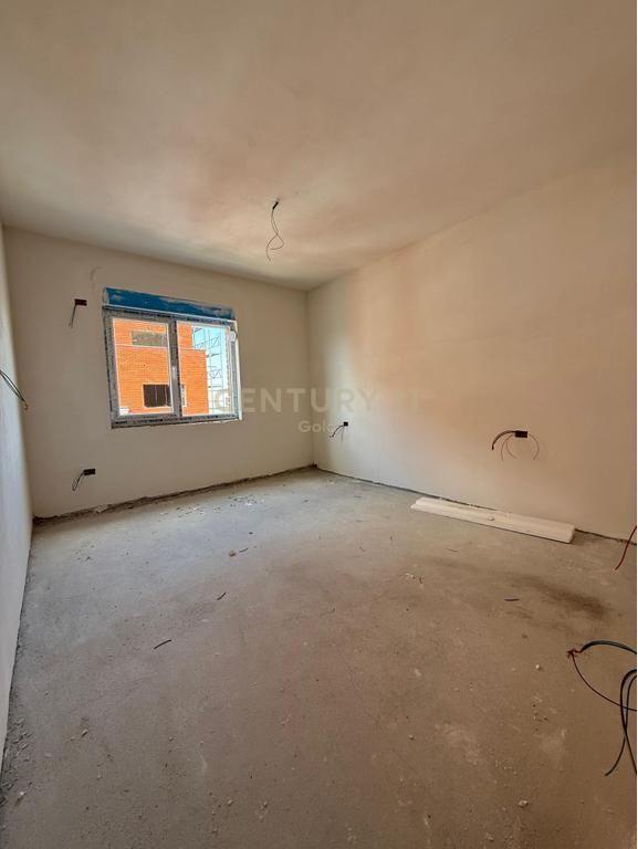 FOR SALE APARTMENT 3+1+2+PARKING SPACE AT METROPOLITAN RESIDENCE IN KAMEZ! (SIMA COM) 122,000 € Total Area  126m2  Internal Area  112m2  Bedrooms  3  Floor 6