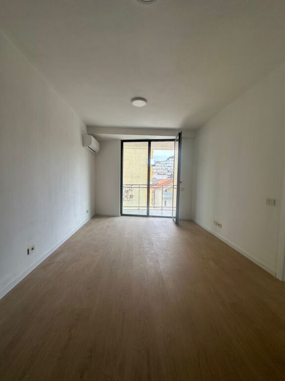 🔥AMBIENT ME QIRA PËR ZYRA/APARTAMENT 1+1  📍 Rruga "Mine Peza"