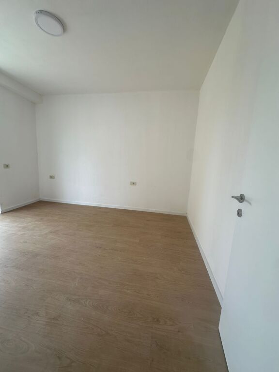 🔥AMBIENT ME QIRA PËR ZYRA/APARTAMENT 1+1  📍 Rruga "Mine Peza"