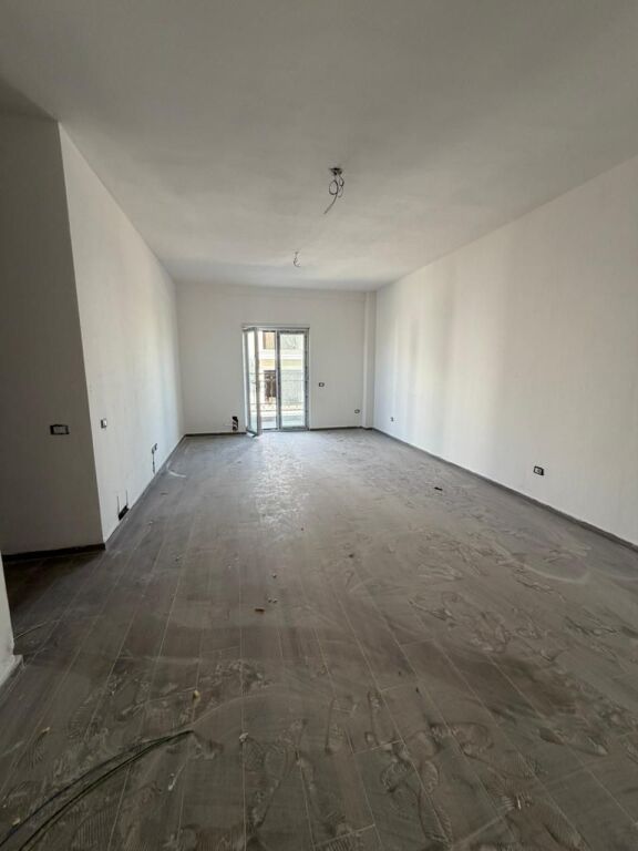 Apartament 3+1+2 tualete Tirana Porta e Re, Sauk
