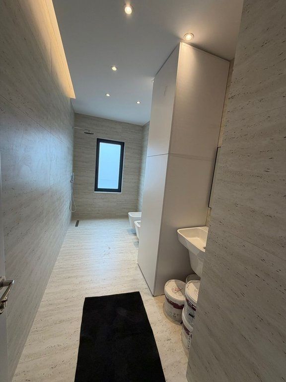 Apartament modern 1+1 plus post parkim në qira pranë qendrës së Tiranës!