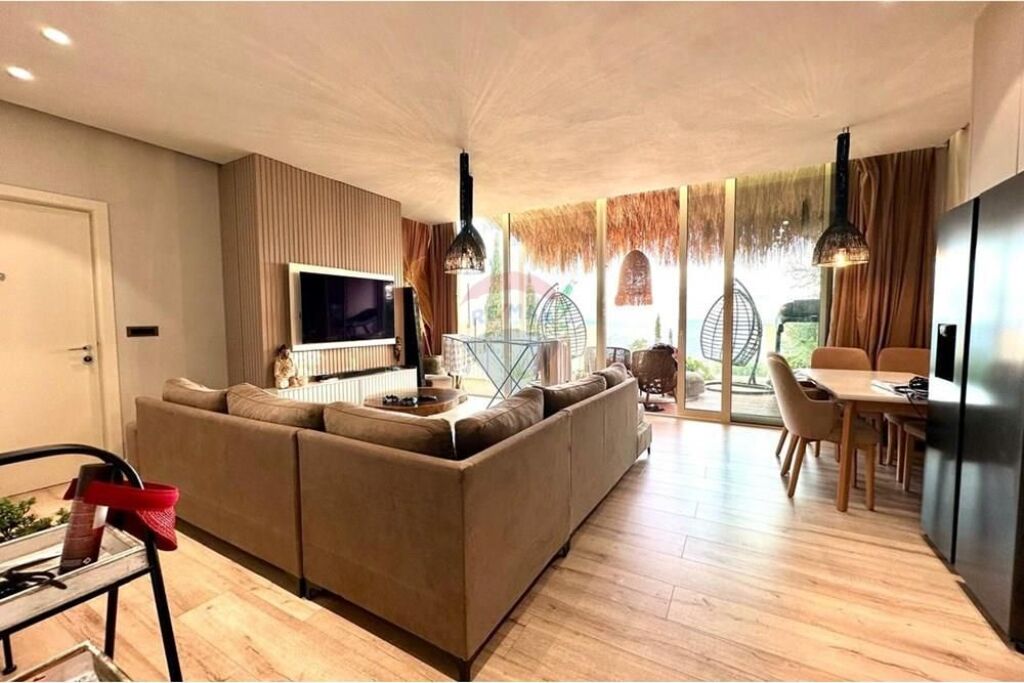 Apartament 1+1+post parkimi ne shitje , Green Coast