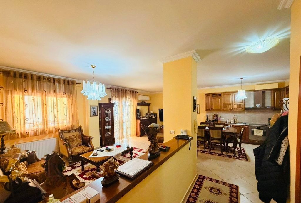 SHESIM APARTAMENT 2+1+2 TEK KOMUNA E PARISIT!