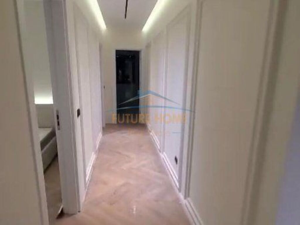 Shitet , Apartament 2+1+Depo, Bulevardi Bajram Curri, Tiranë.