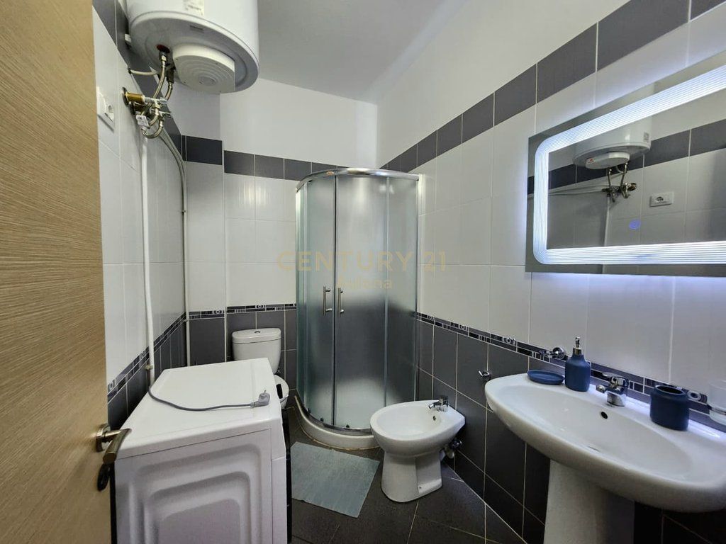 Apartament për Shitje pranë Marina Bay Resort, Lungomare
