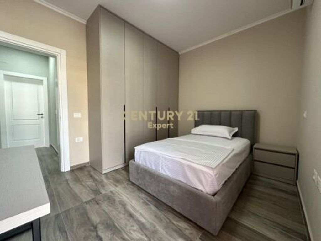 AFFITTASI APPARTAMENTO 3+1+2 CON POSTO AUTO A SAUK TE RI (PIANO VILLA)