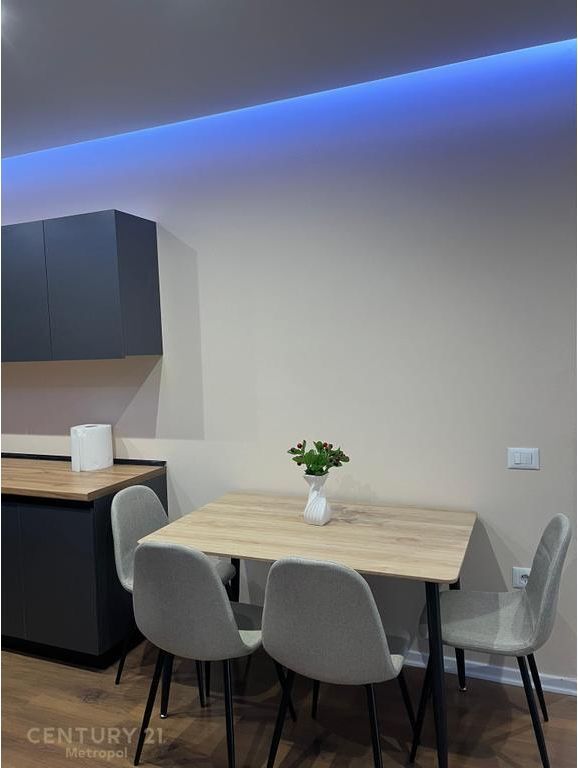 Japim me qira apartament 2+1+verandë te Rruga e Dibrës!