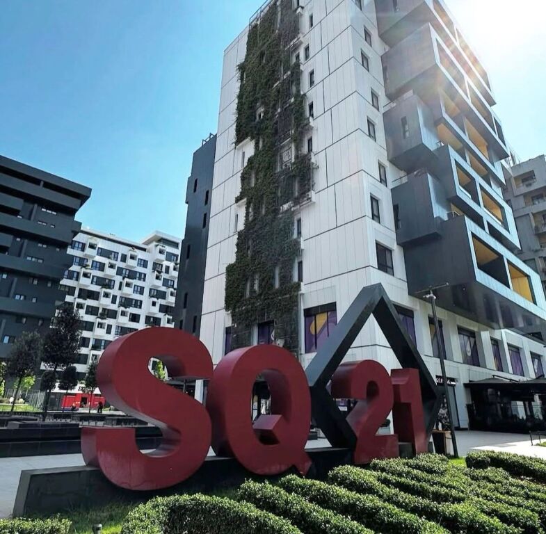 Locale commerciale in affitto a square21, Rrg e Kavajes