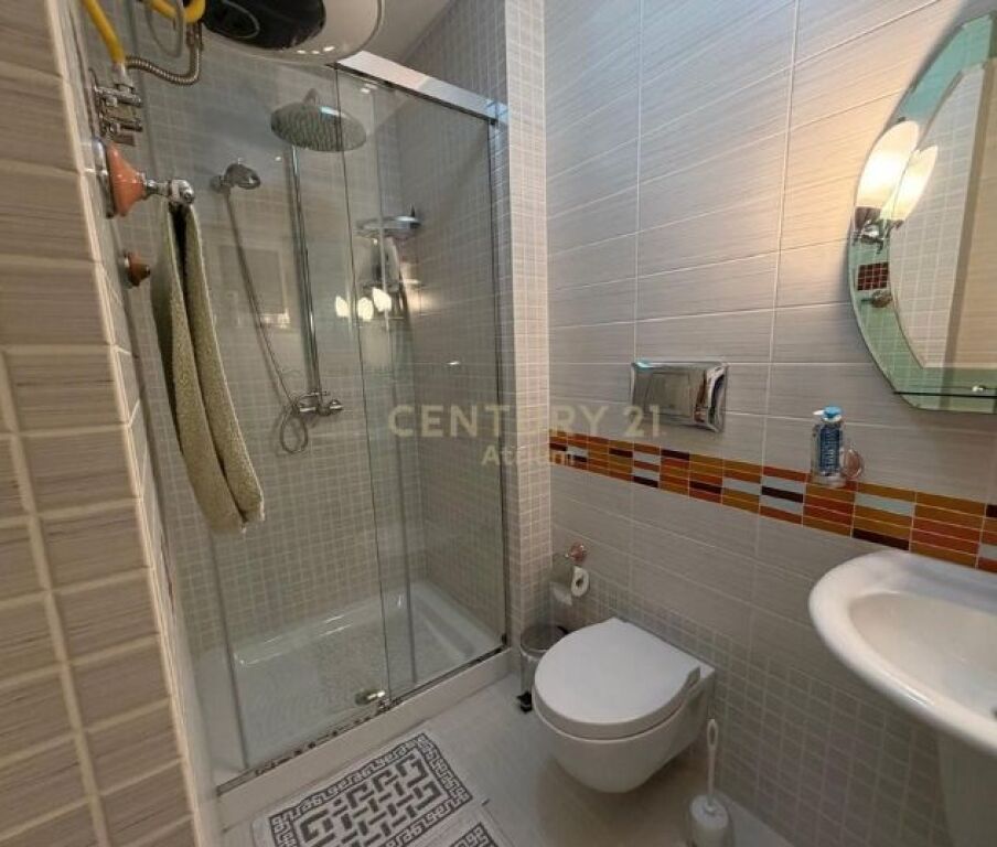 Shitet super apartament 3+1+2 + depo + 2 poste parkimi