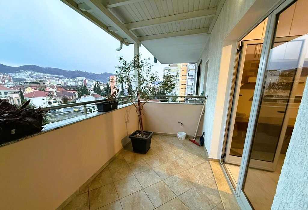 NEL COMUNE DI PARIGI SI AFFITTA APPARTAMENTO 2+1