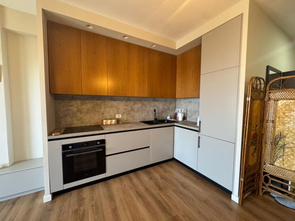 Apartament 1+1, Eleonora!