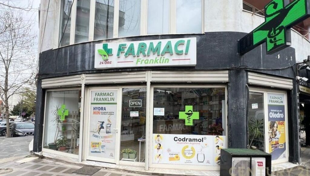 Biznes ne shitje ( Farmaci) tek Komuna e Parisit