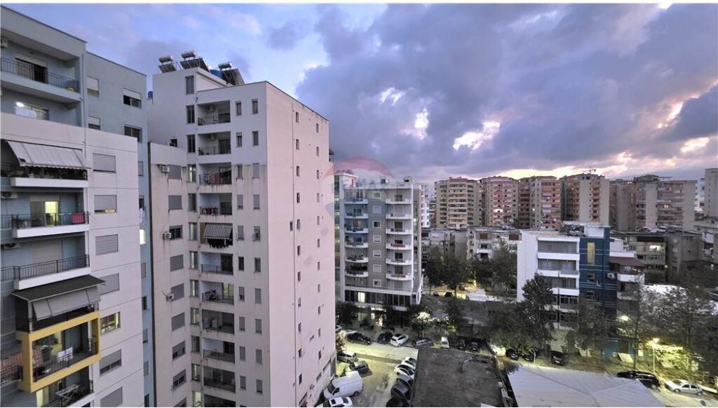 Apartament 2+1+2 ne Shitje,pas hotel Martini