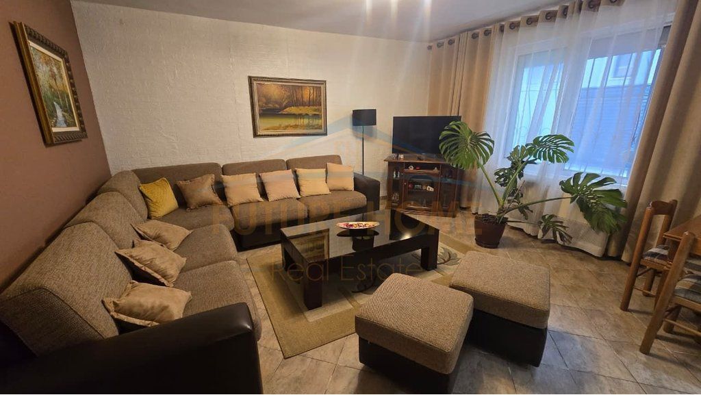 Qira, Shtëpi Private, Pazari i Ri, Tiranë