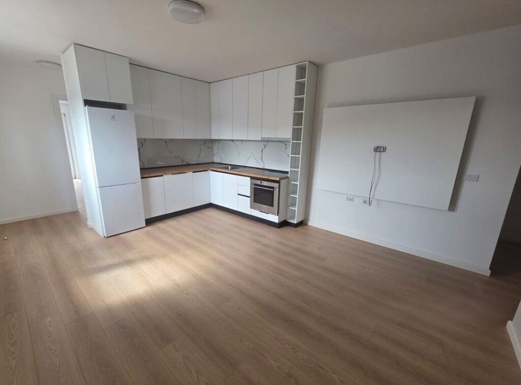 APARTAMENT 2+1+POST PARKIMI ME QIRA NE KOMBINAT