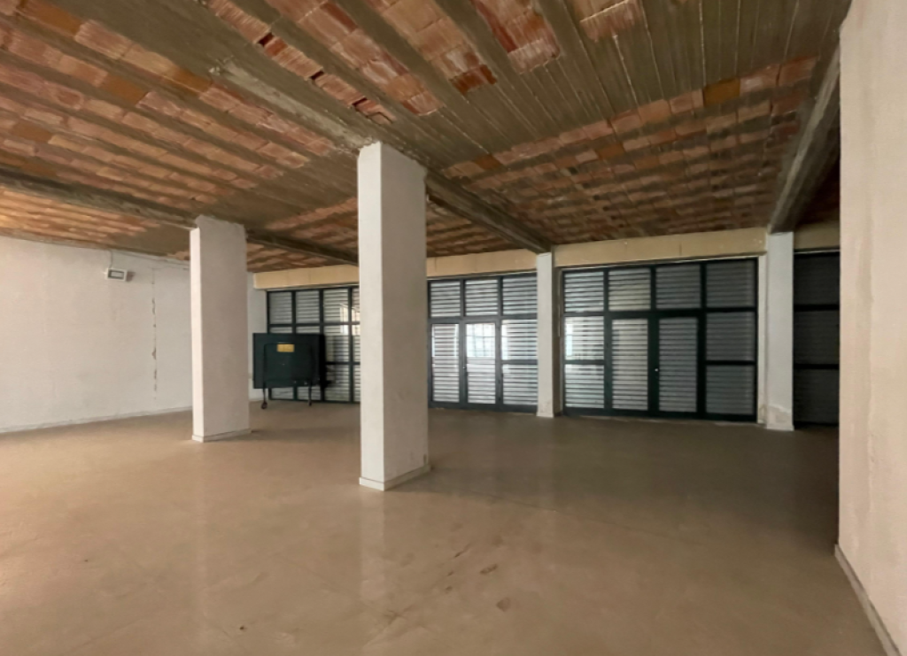 🏢 Ambient Komercial me Qera – Tek Mbikalimi i Komunës