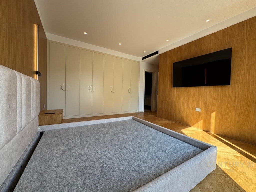 Appartamento di lusso 2+1 in affitto con una superficie di 239 m², presso il Lago Asciutto.