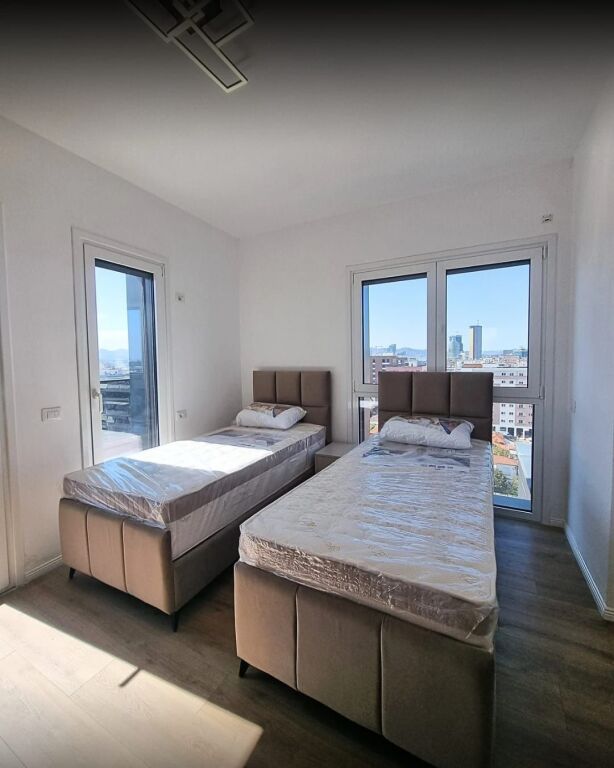 Appartamento 2+1+2 posti auto in affitto Scuola Rossa !
