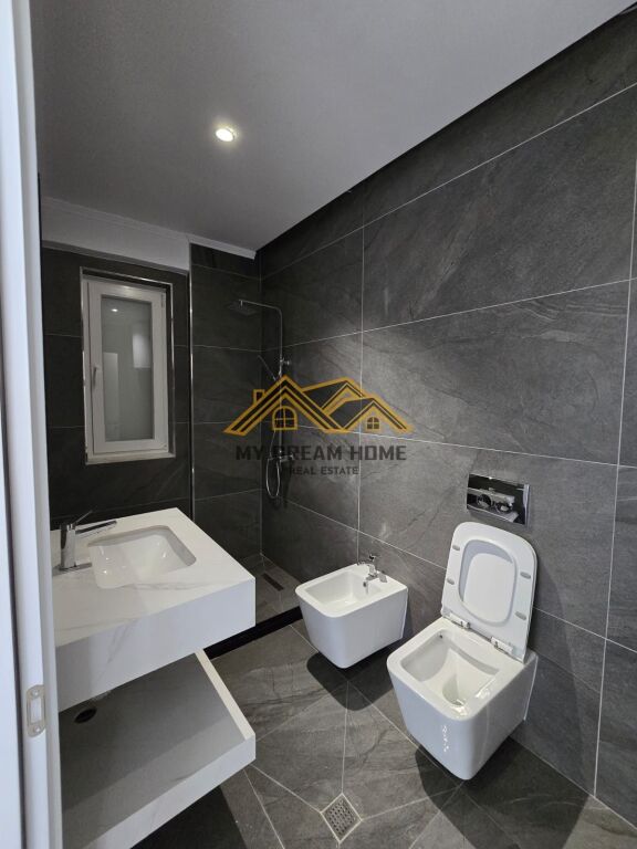 SHITET APARTAMENT ME PAMJE NGA DETI TEK SHKEMBI KAVAJES!