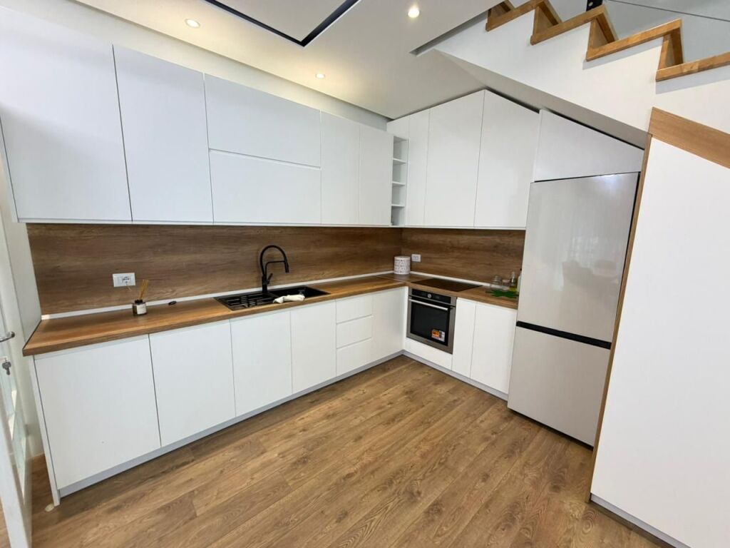 🏡 Villa for Rent  📍 Dalip Topi Street, Kodra e Priftit  ▪️ 2 Bedrooms ▪️ 3 Bathrooms ▪️ 2 Parking spaces  💰 Price: 1000 € / month