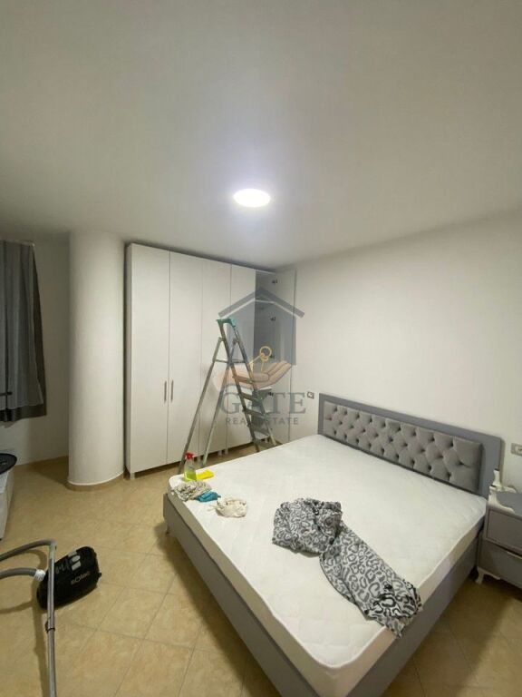 Jepet me qira apartament 2+1 + Post parkimi
